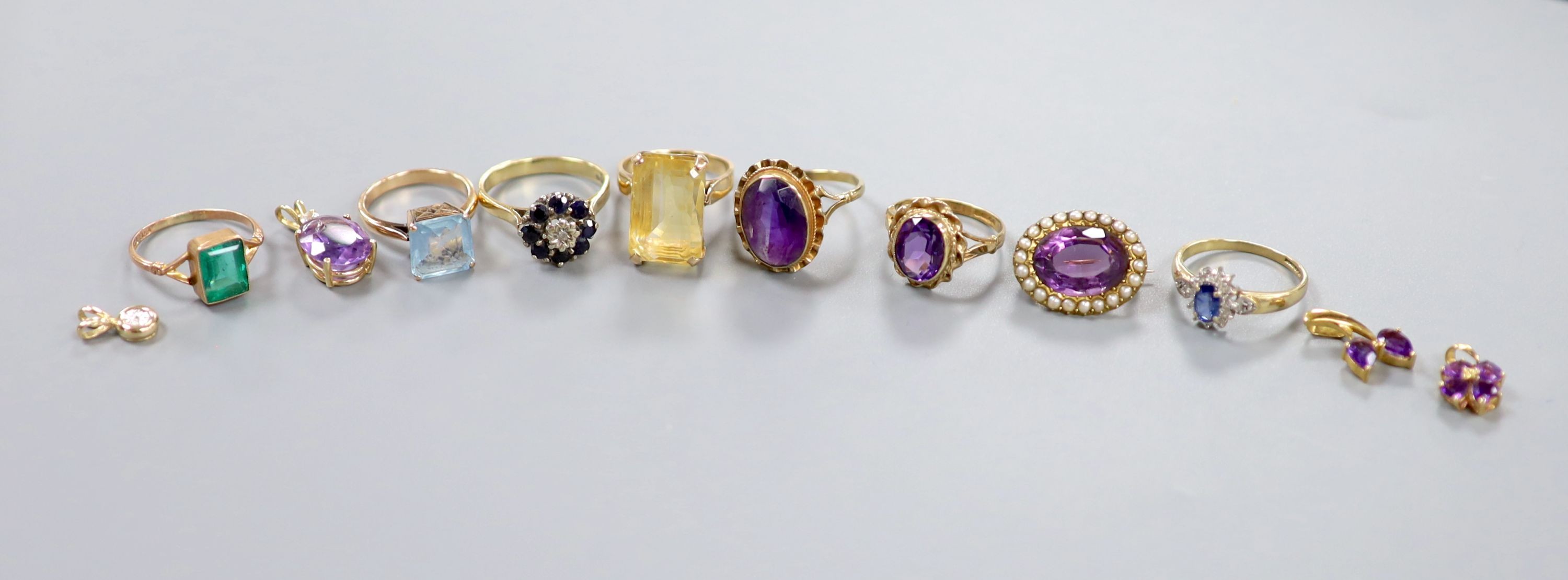 Mixed jewellery including five 9ct and gem set dress rings and a 9ct small pendant, gross 14.9 grams, an 18k and citrine ring and two 18k and amethyst set small pendants, gross 10 grams, a 15ct and amethyst brooch, gross